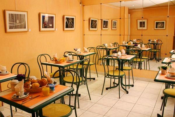 فندق برينتانيا بورت دو فرساي باريس المطعم الصورة
